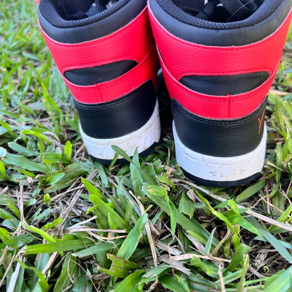 Puma Red and White High-Tops with Black Accents - Picture 4 of 6